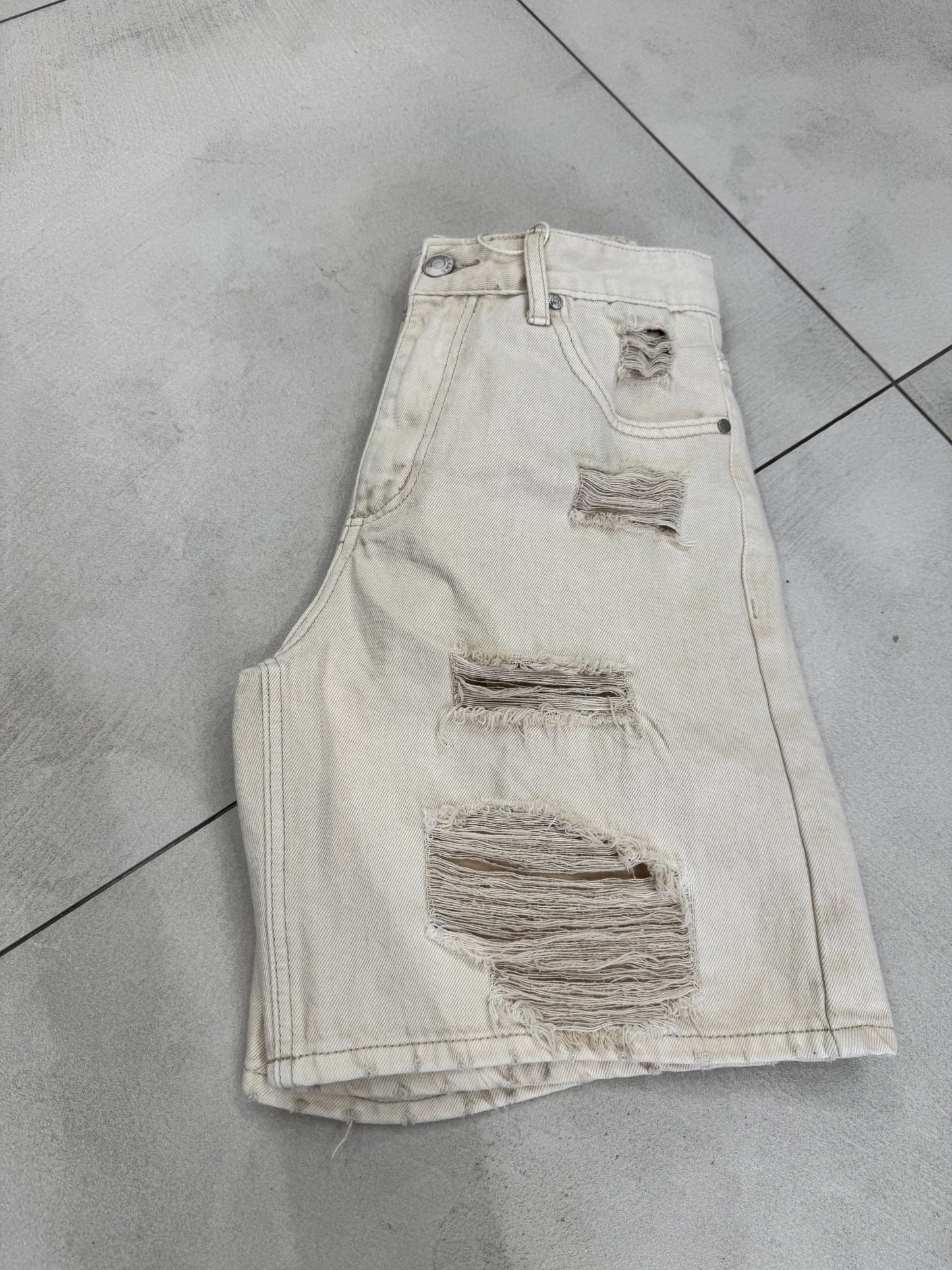 Bermuda beige con rotture