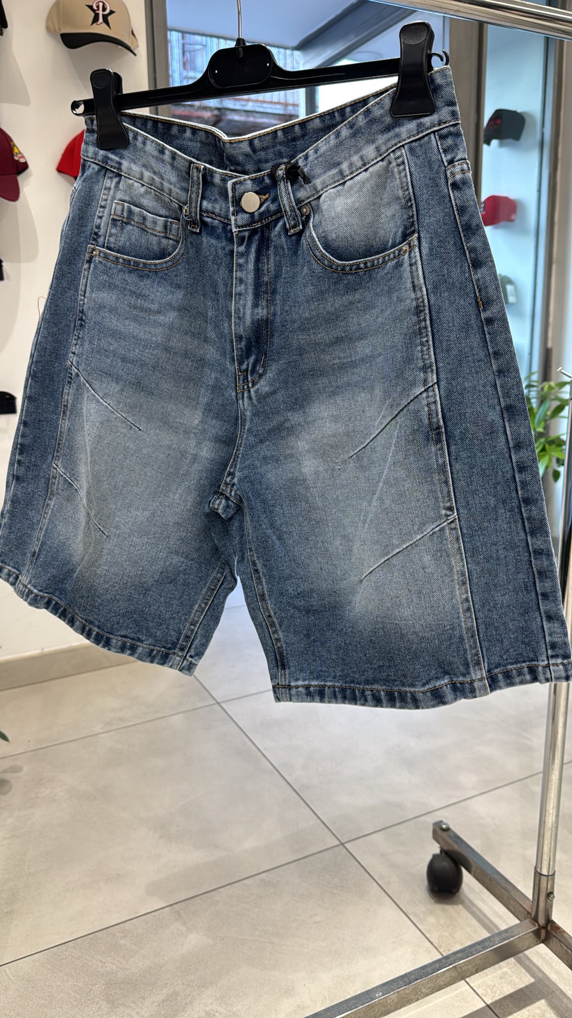 Bermuda di jeans lavaggio chiaro