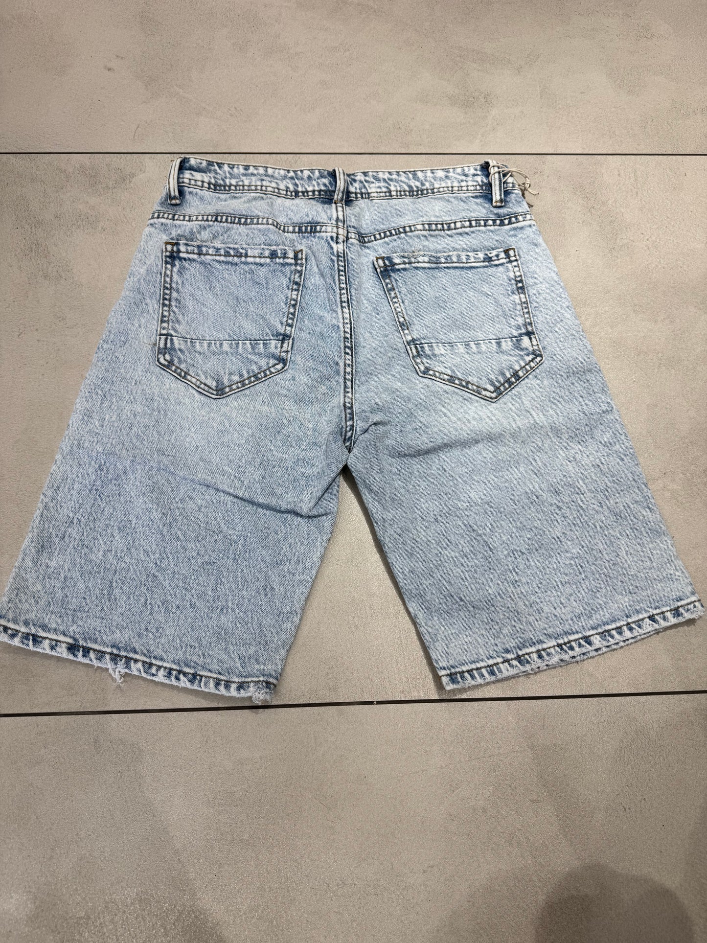 Bermuda lavaggio stonewash chiaro