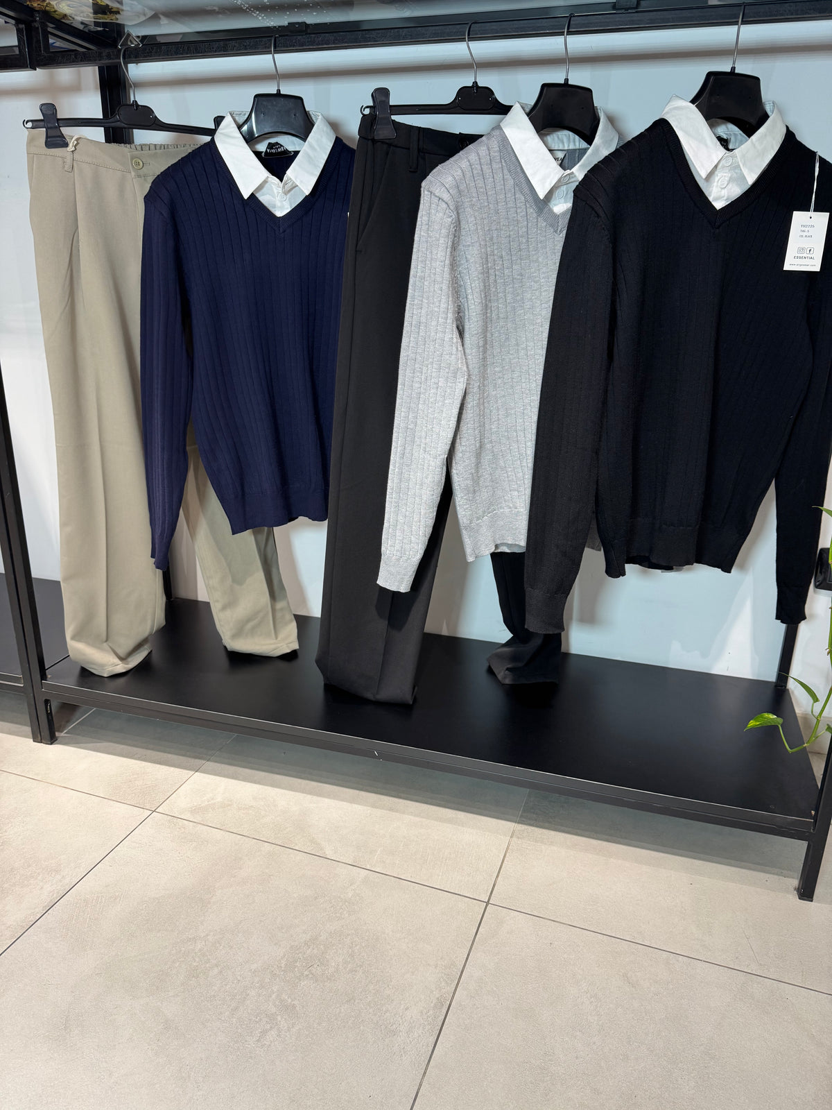Maglione colletto a camicia a coste con scollo a V