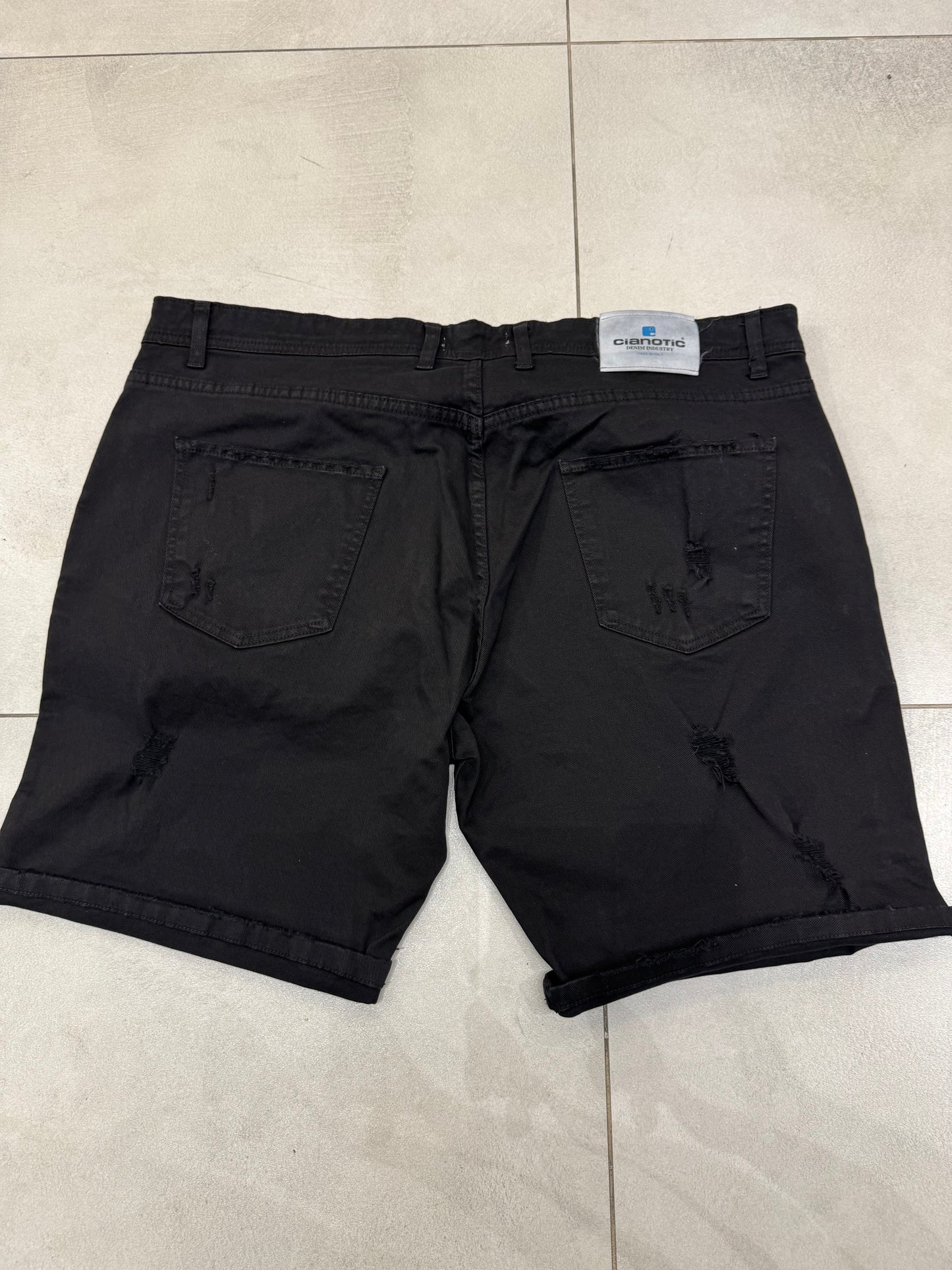 TAGLIE FORTI SHORTS