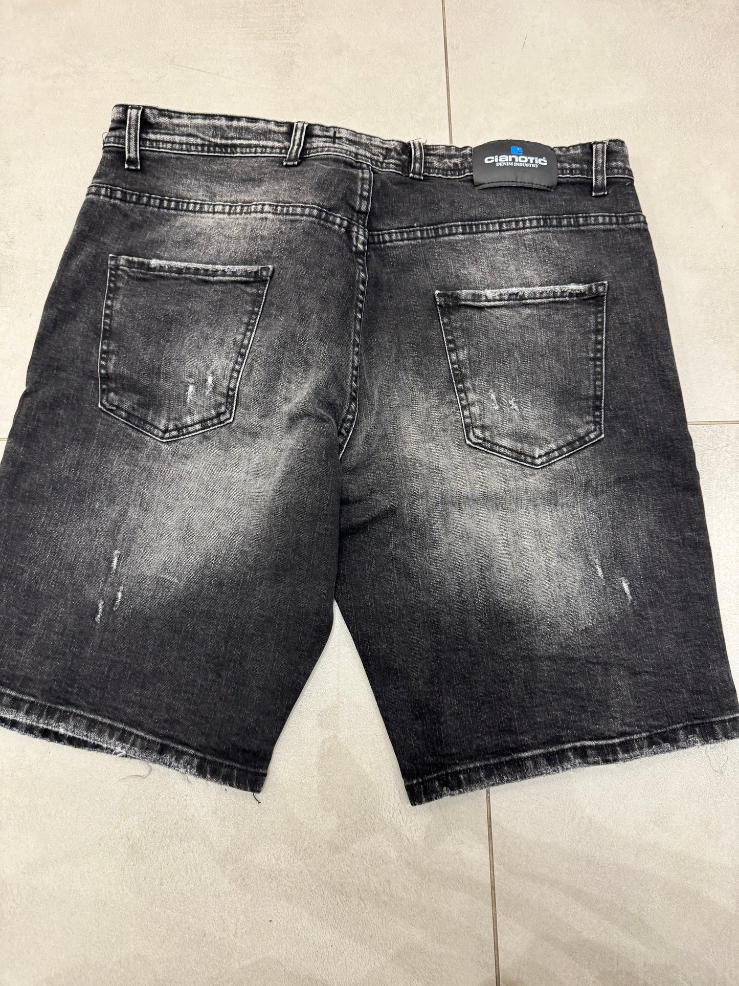TAGLIE FORTI SHORTS