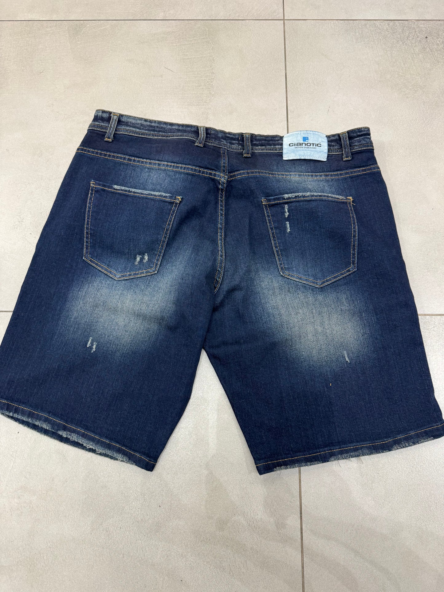 TAGLIE FORTI SHORTS