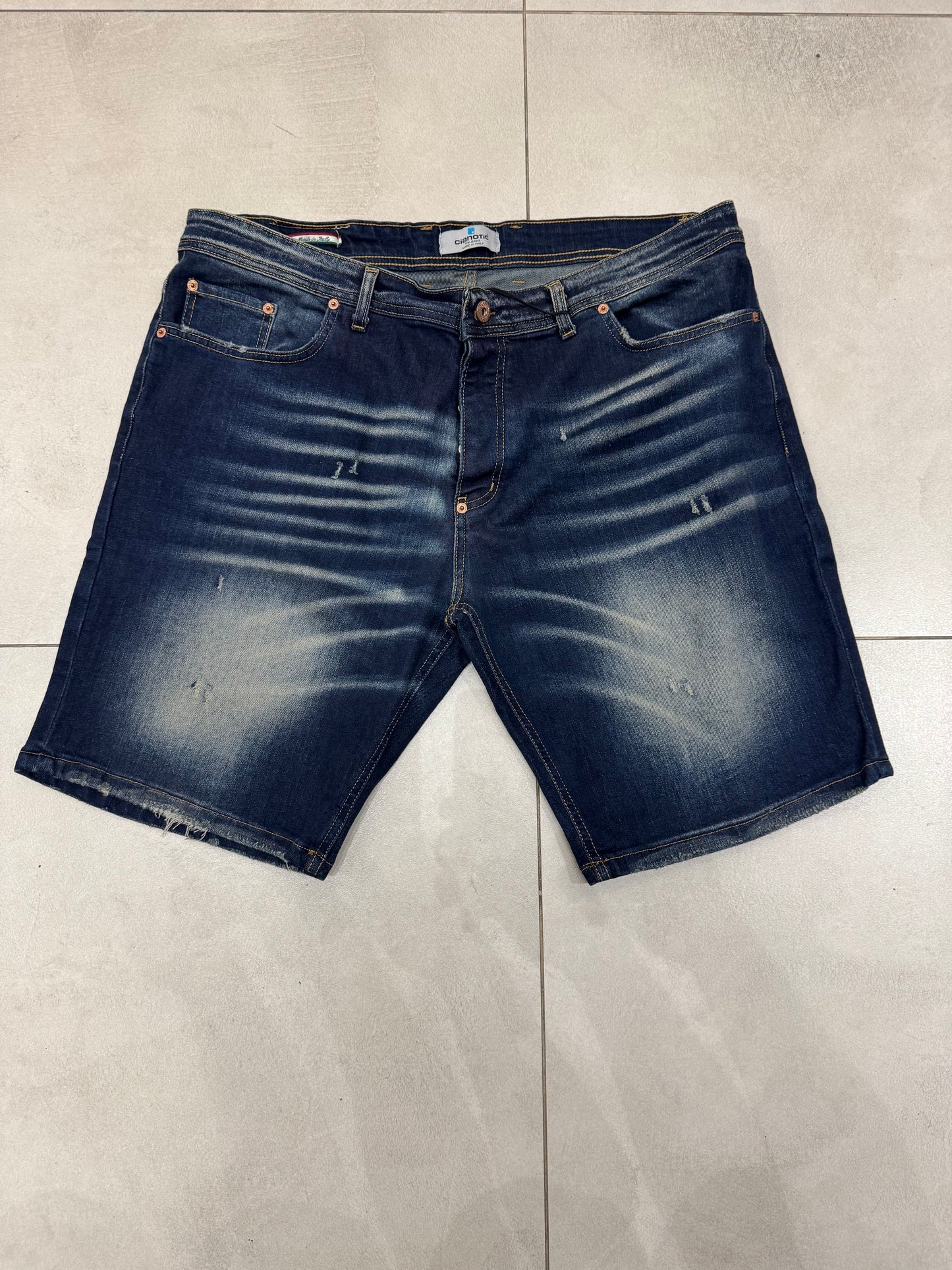 TAGLIE FORTI SHORTS