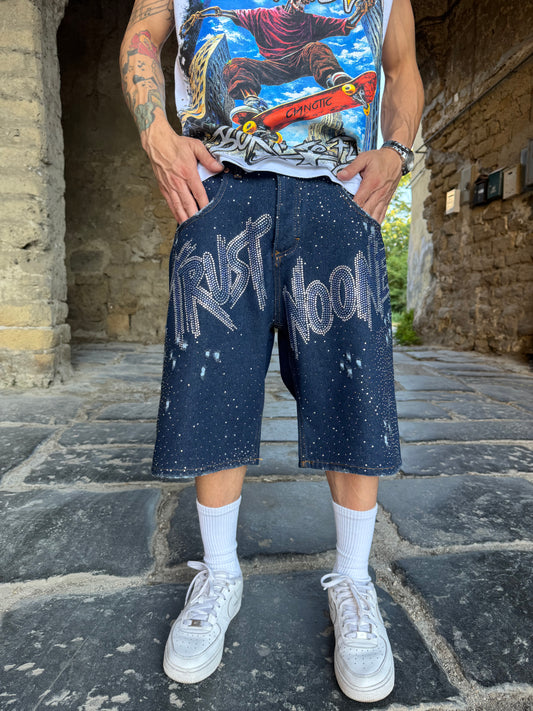 Short in jeans Trust No One