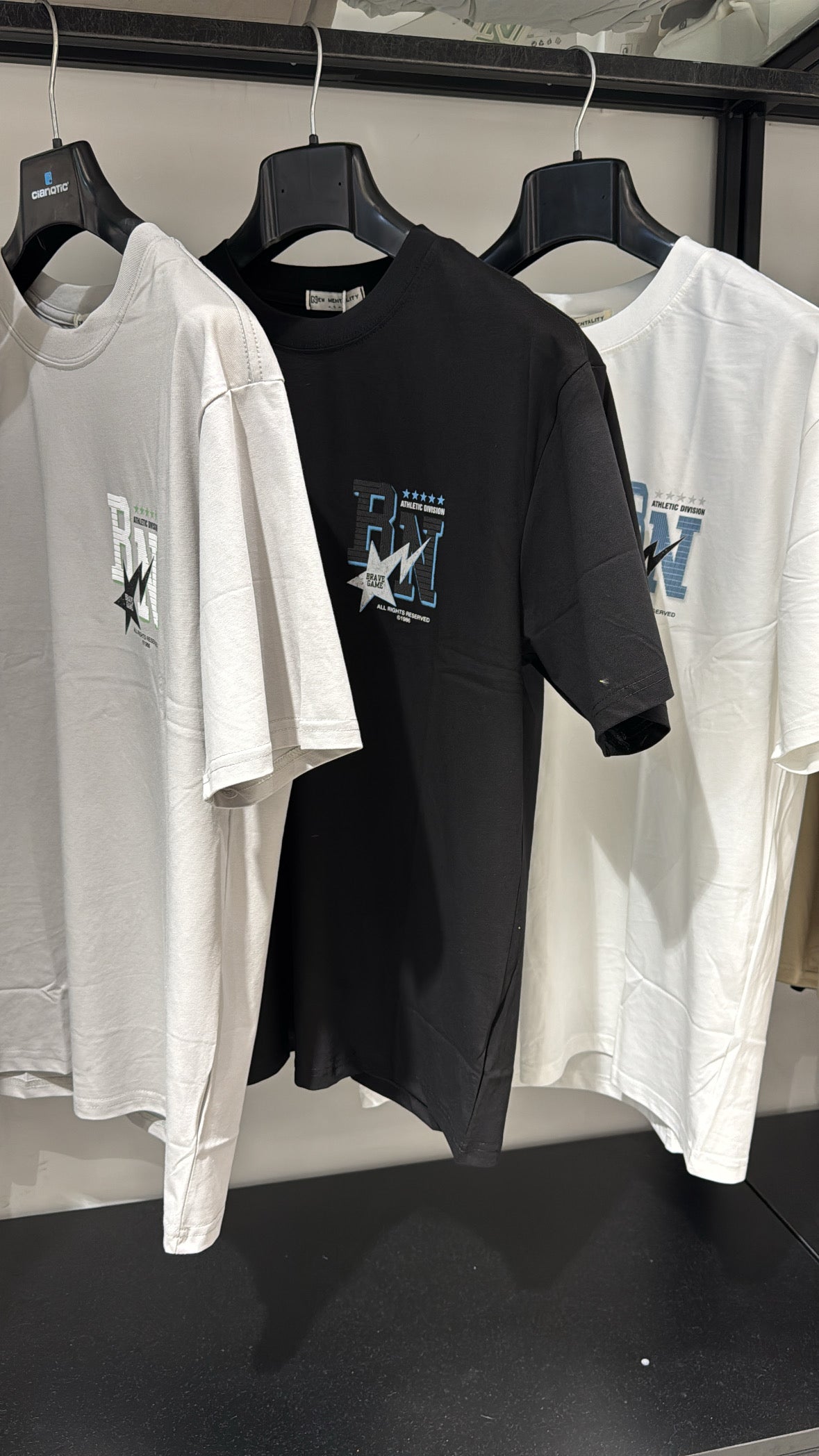 T-Shirt con stampa RN