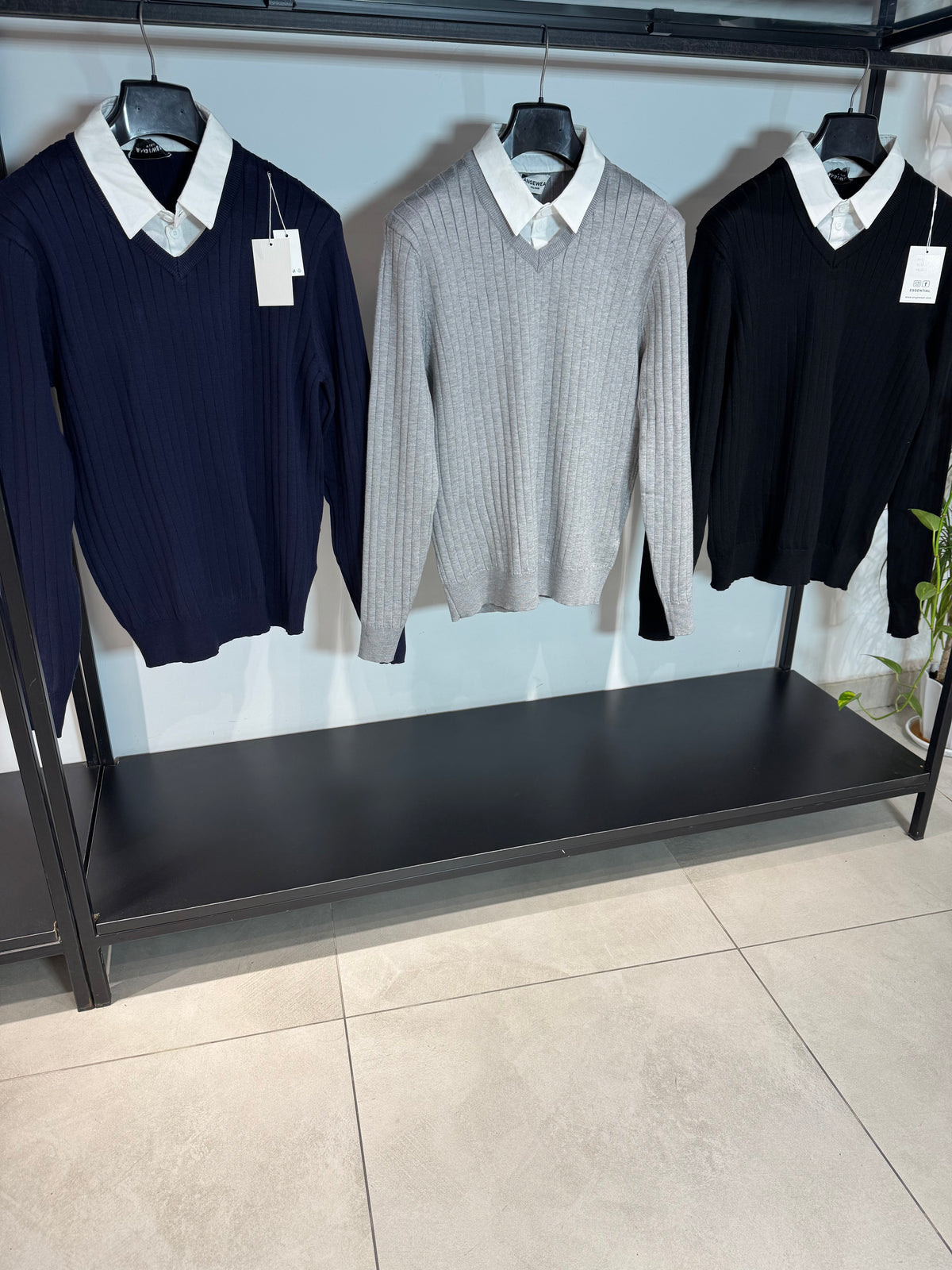Maglione colletto a camicia a coste con scollo a V