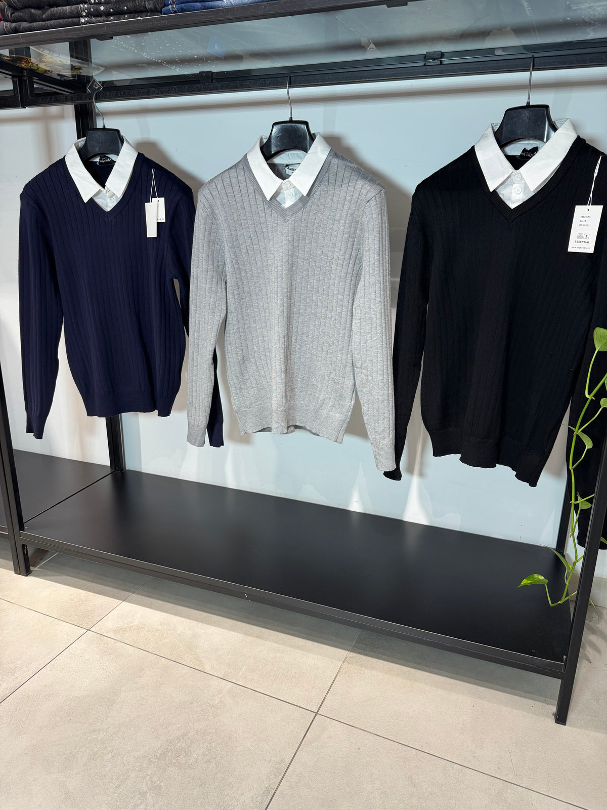 Maglione colletto a camicia a coste con scollo a V