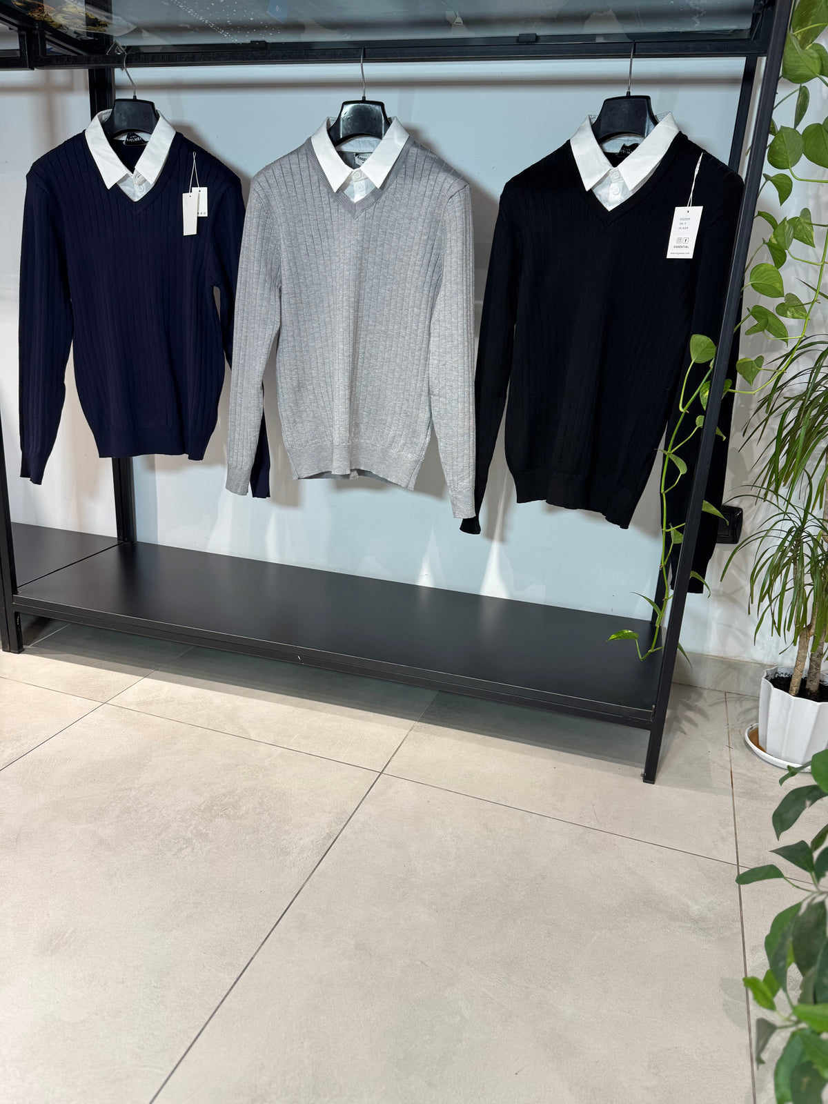 Maglione colletto a camicia a coste con scollo a V